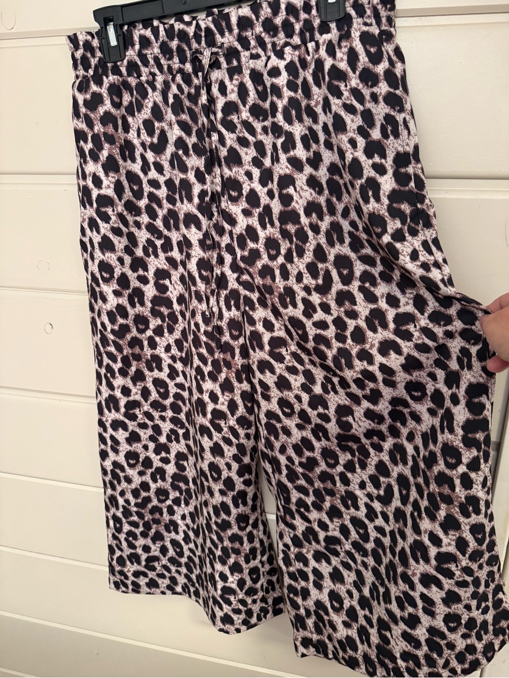 HALARA Leopard Print Wide-Leg Pants - Black & Cream. 19” crop